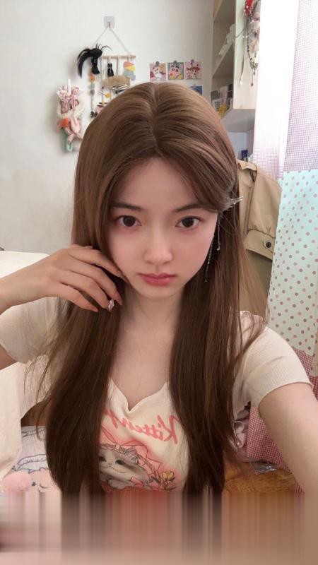广东-深圳约炮性感甜美李哈哈小姐姐-1.jpg